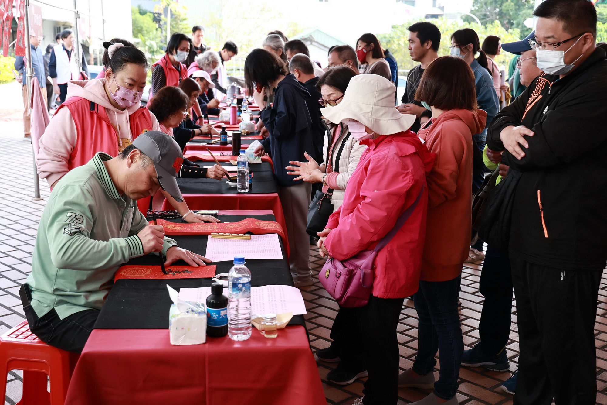 相關圖片5-縣府丙午年新春揮毫活動  邀32位書法名家現場書寫送春聯