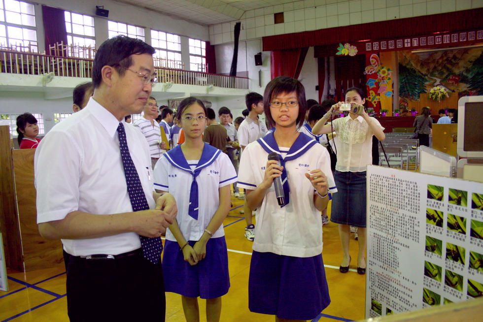 圖片-李縣長出席本縣第48屆國中小科學展覽會 勉勵學生繼續努力