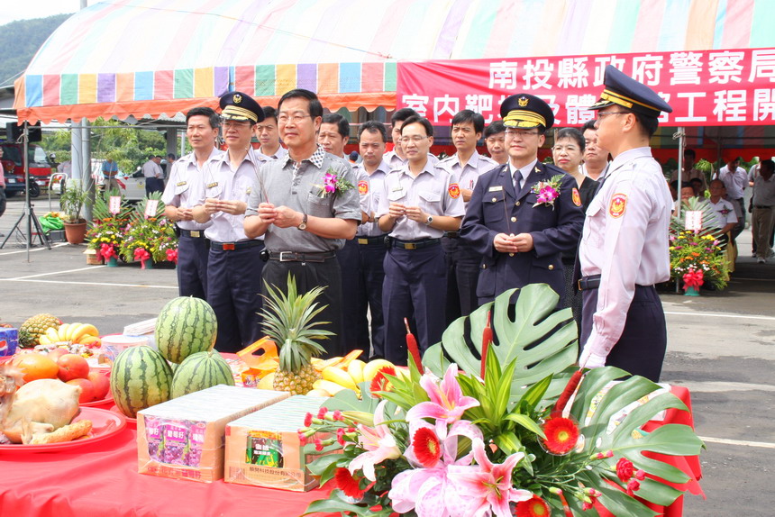 圖片-李縣長主持埔里分局室內靶場暨體技館開工動土典禮