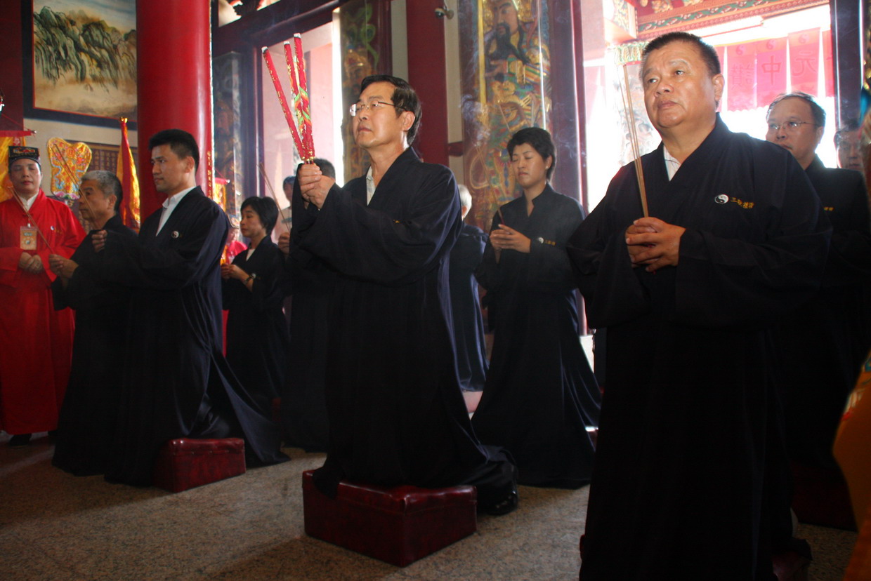 圖片-李縣長前往三玄宮、陳府將軍廟主持普渡大典  祈求國泰平安