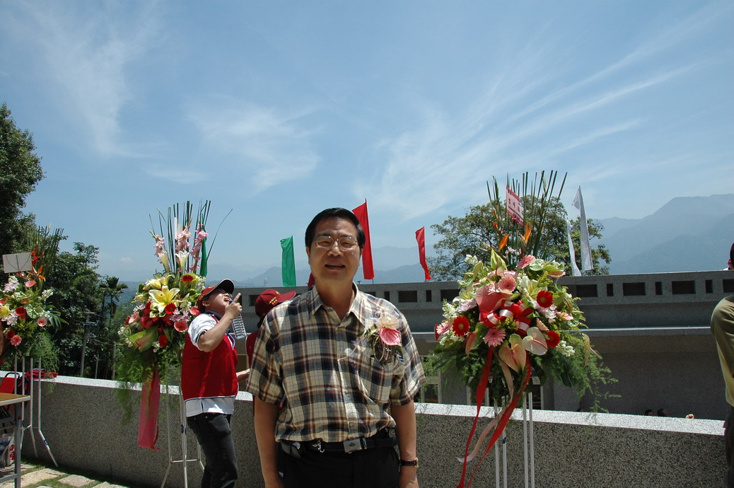 圖片-李縣長伉儷參加世界和平吉祥塔安奉法會