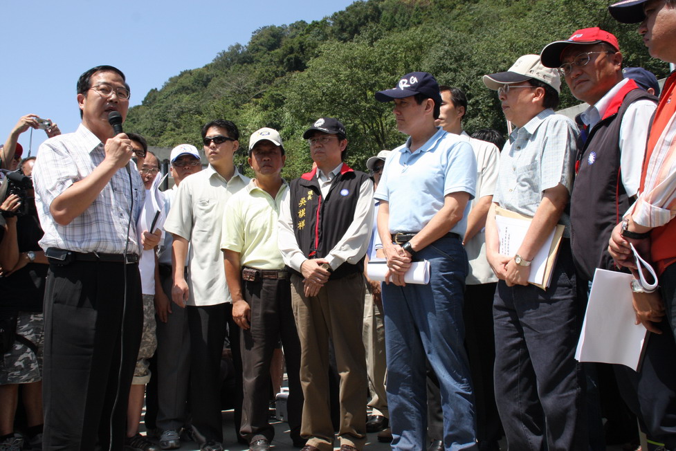 圖片-馬總統與行政院長至廬山勘災 承諾中央全力協助救災