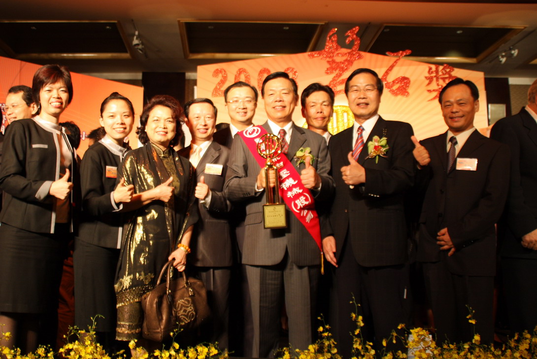 圖片-東毓油壓榮獲第17屆磐石獎 李縣長出席致賀