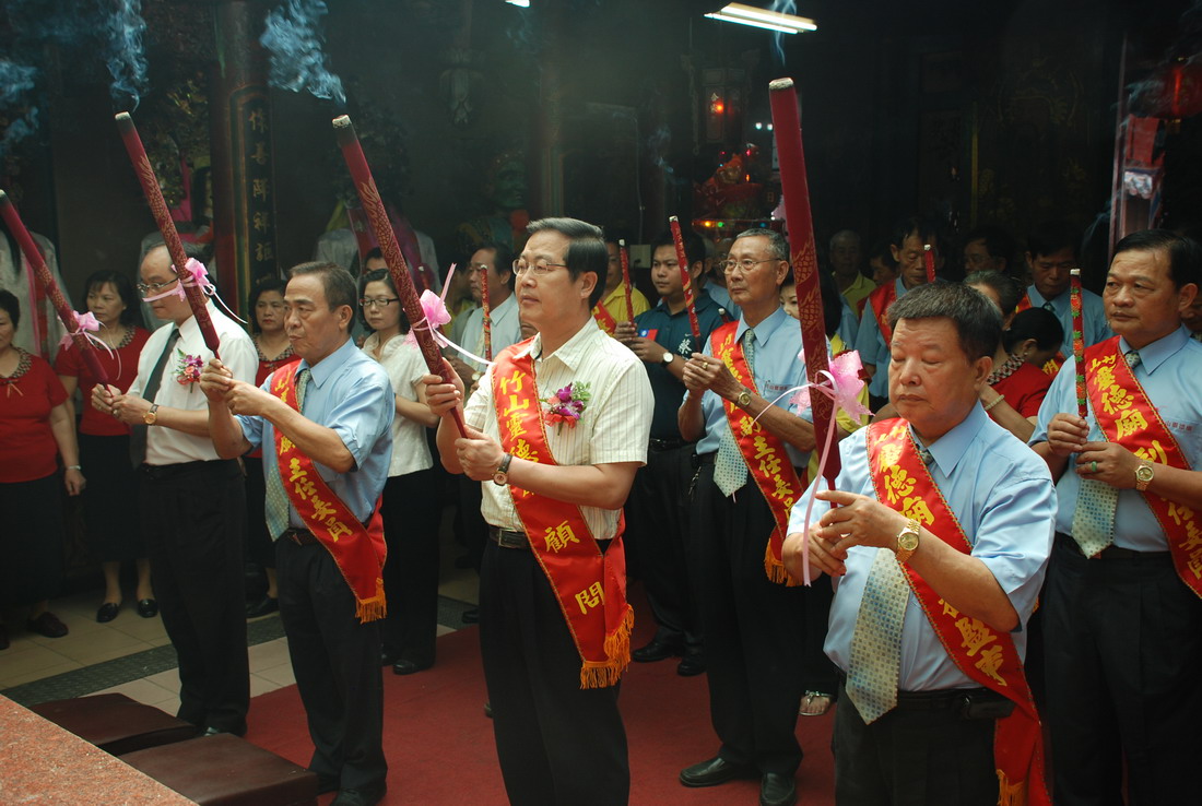 圖片-竹山靈德廟聖誕慶典 李縣長到場獻香祈福
