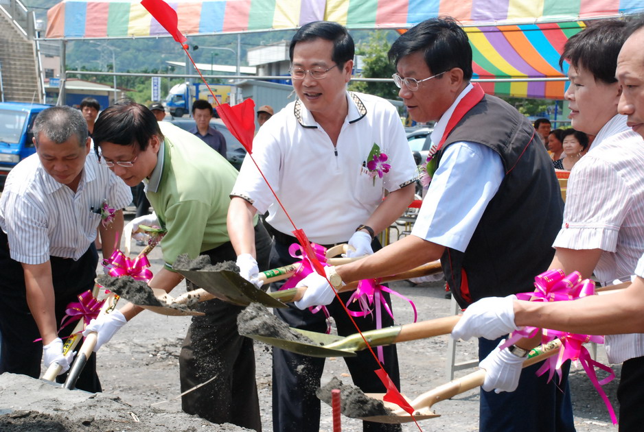 圖片-李縣長主持水里新山村受災戶組合屋動土典禮