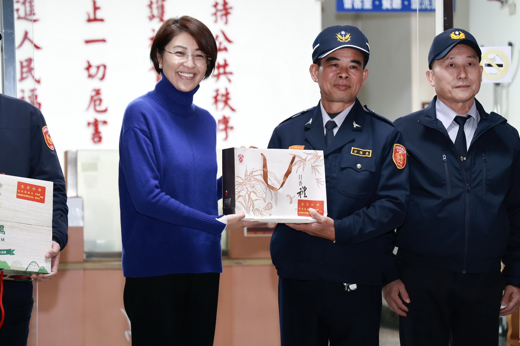 相關圖片2-春節安全維護工作首日  許縣長至竹山慰問員警與協勤民力