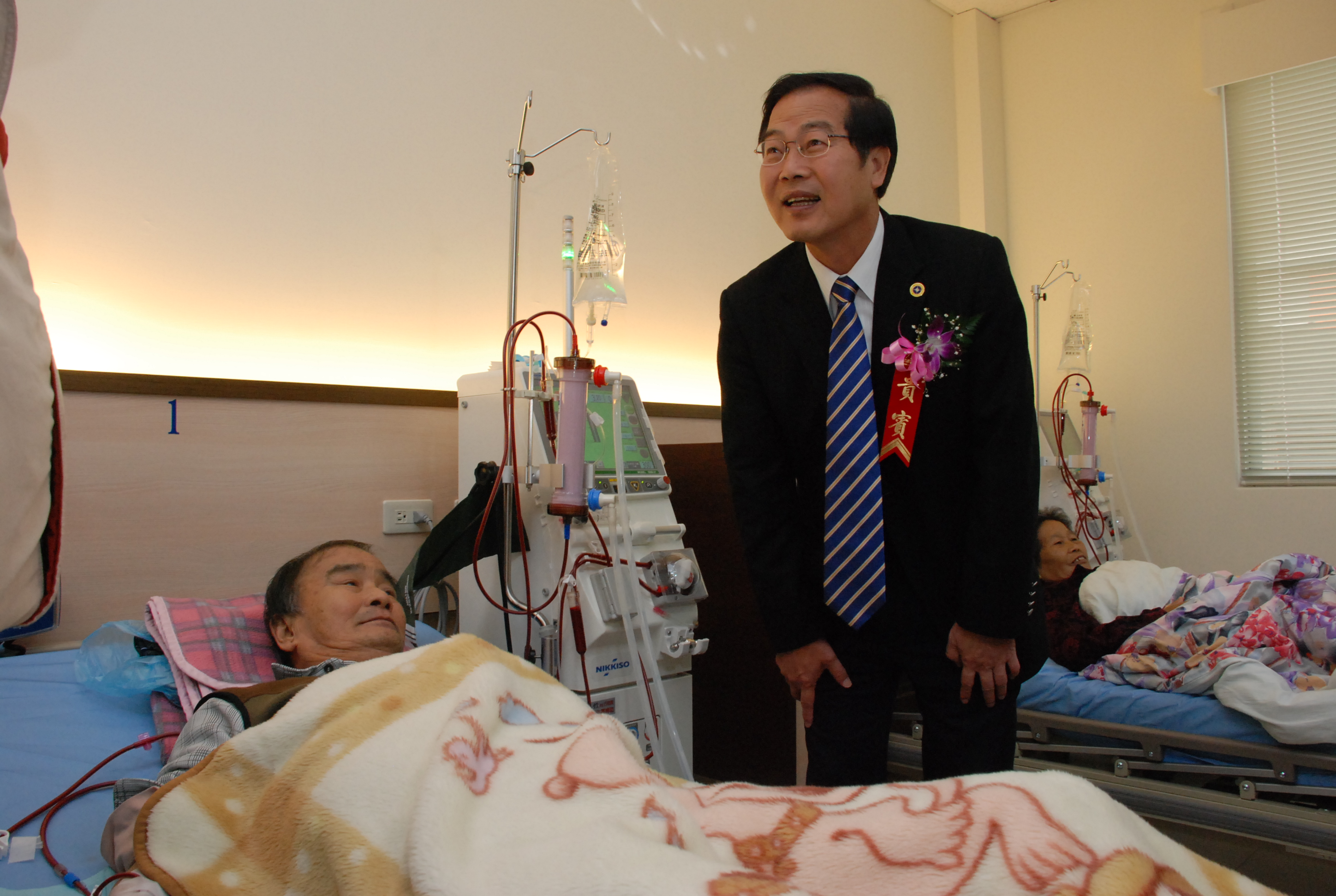 圖片-李縣長主持信義鄉衛生所洗腎中心揭牌典禮