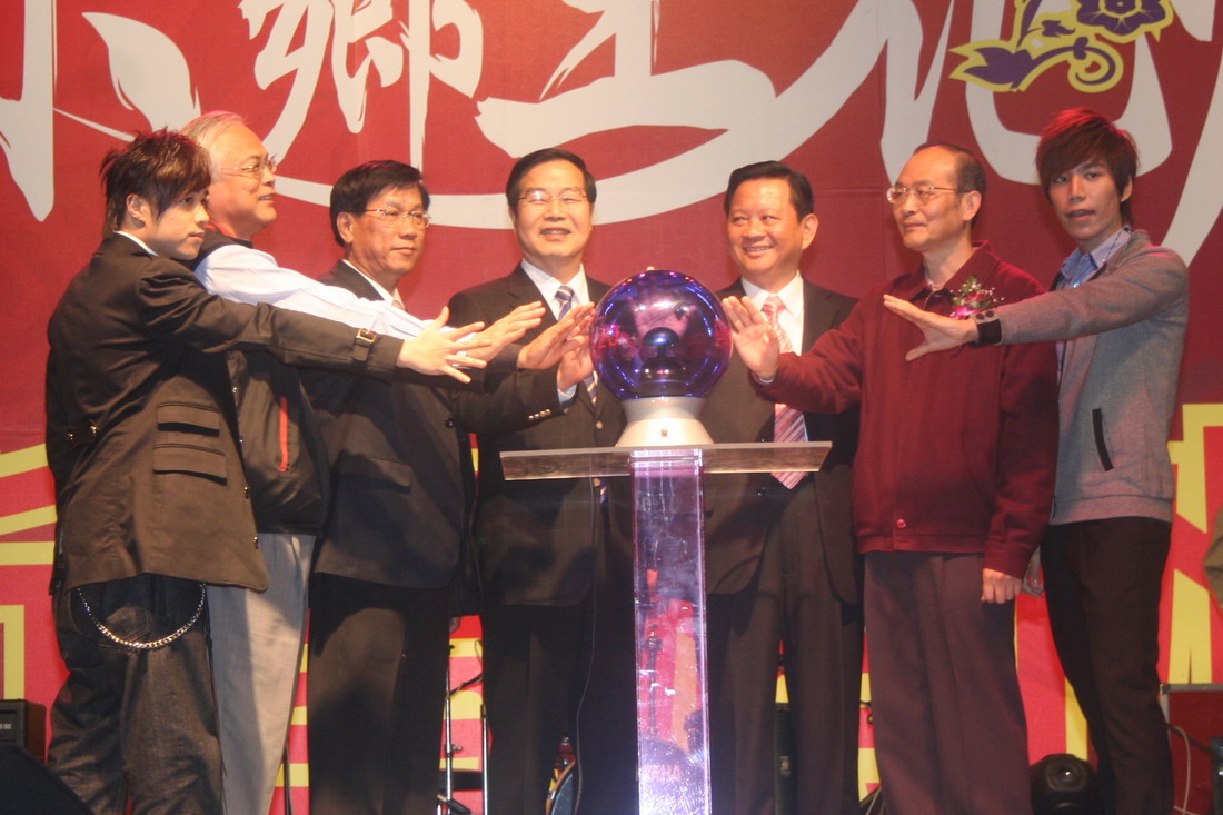 圖片-集集鄉土燈會　點亮今年第一盞燈  金虎爺主題燈諧音「很有錢」　吉利又討喜
