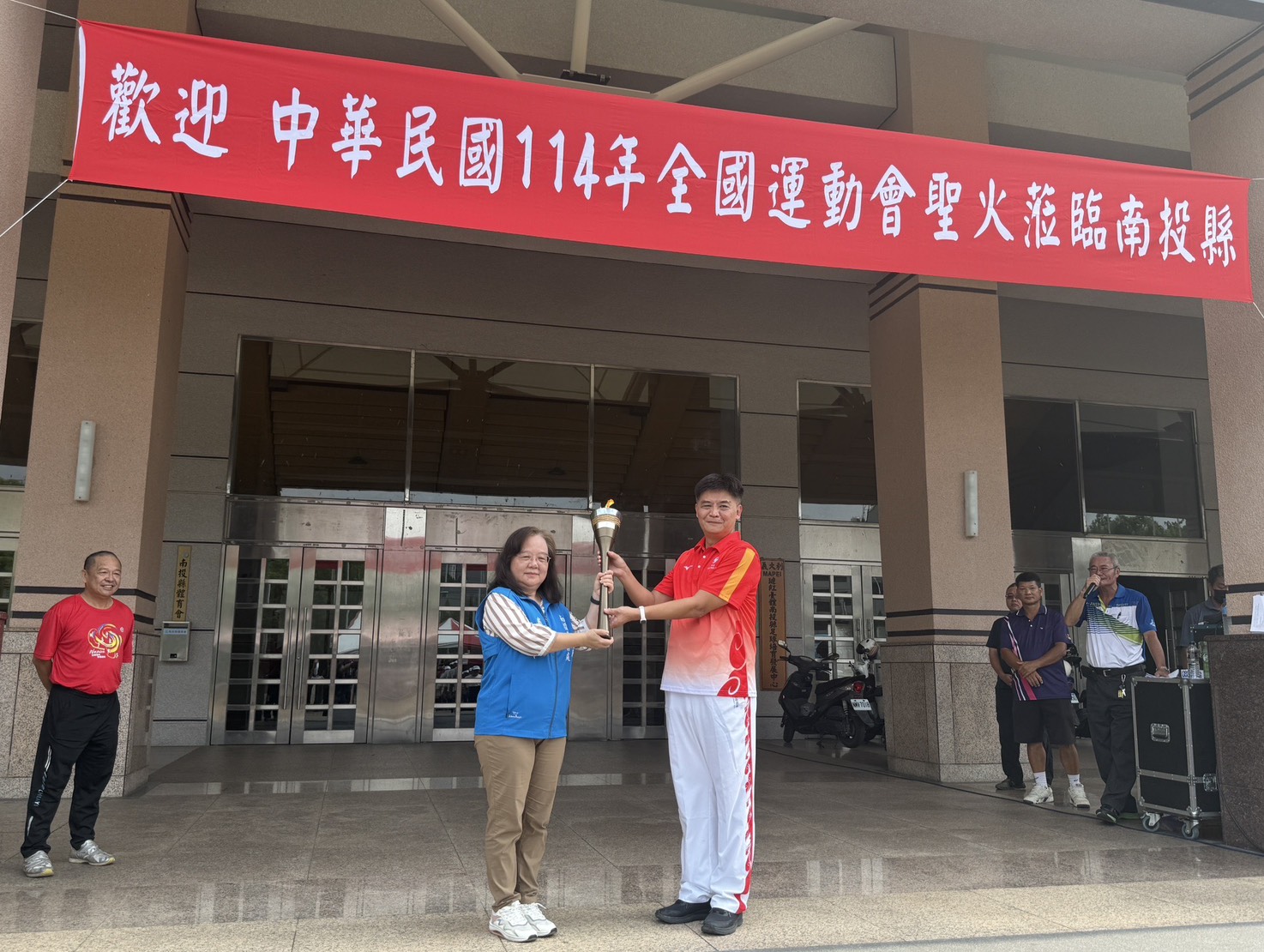 相關圖片1-南投縣熱情迎接114年全國運動會聖火 傳遞體育精神 展現榮耀成果
