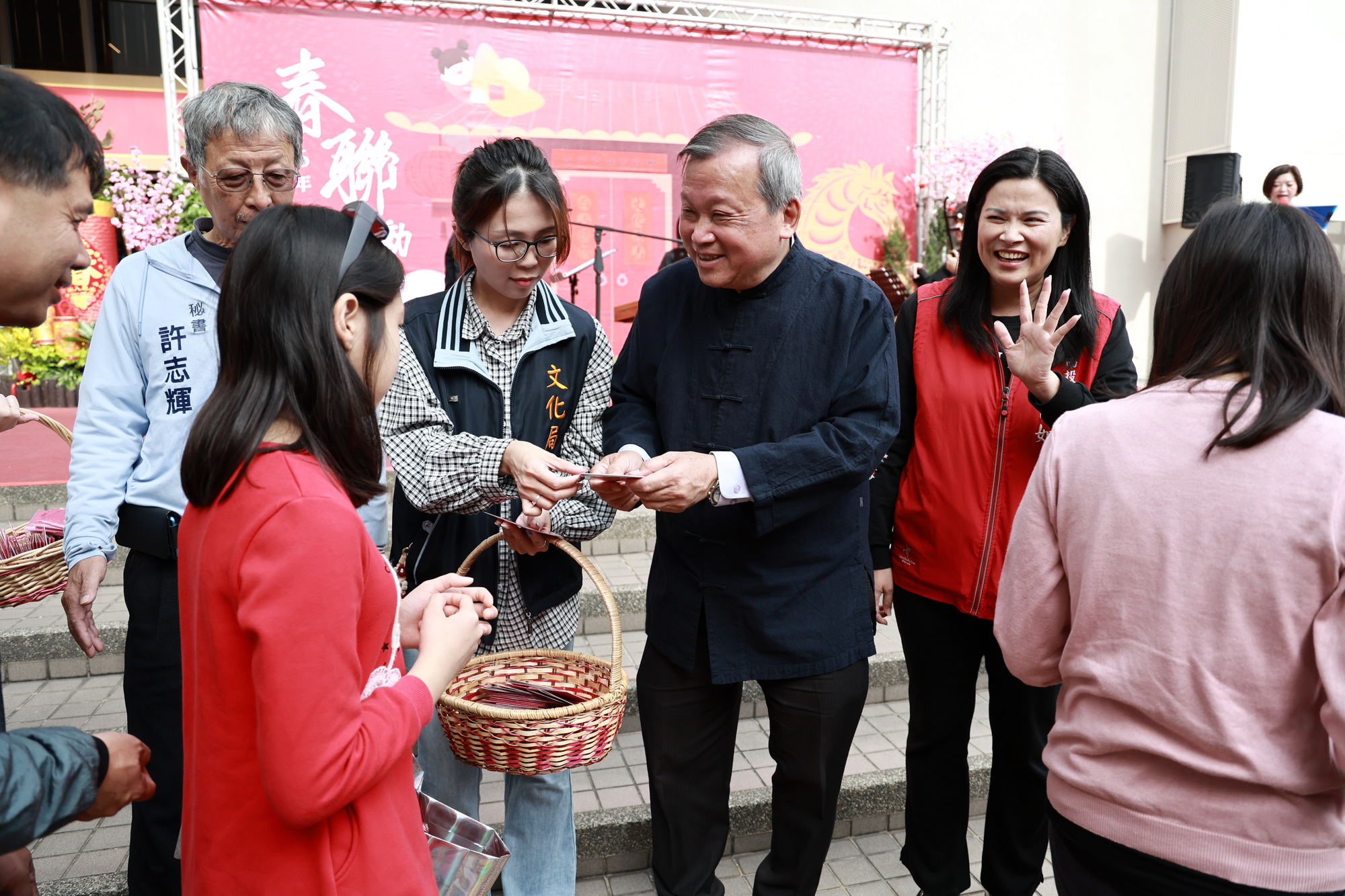 相關圖片3-縣府丙午年新春揮毫活動  邀32位書法名家現場書寫送春聯