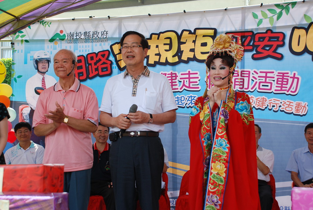 圖片-縣府虎山道安宣導健行 吸引2千位鄉親熱情參與