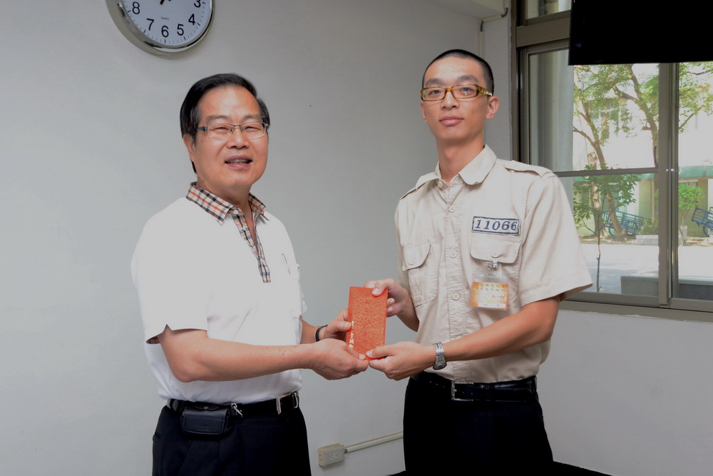 圖片-李縣長至成功嶺慰勞64位本縣替代役男  勉勵役男退伍後返鄉服務