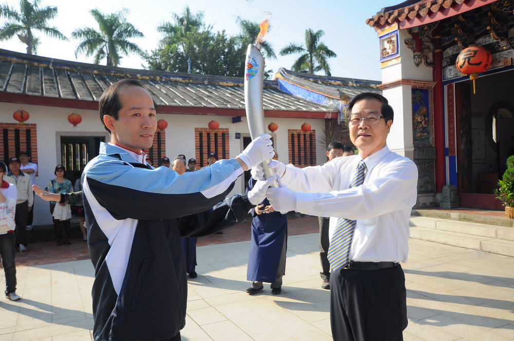 圖片-縣運會將於26日舉行  李縣長24日引燃聖火傳遞全縣