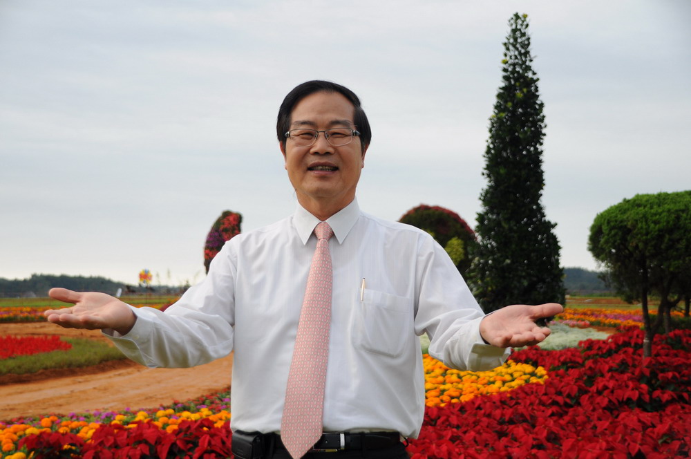 圖片-2011南投花卉嘉年華18日將登場  李縣長拍攝廣告代言