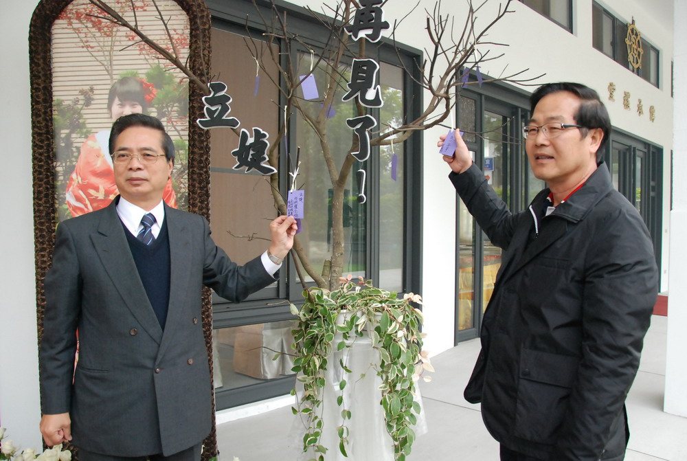 圖片-李縣長慰問朱立婕家屬 表達哀悼與不捨