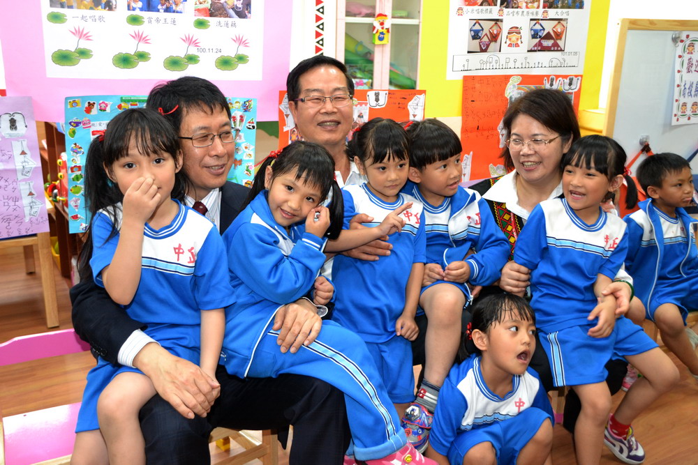圖片-中正國小附設幼兒園教室落成啟用 教育部長與李縣長出席揭幕