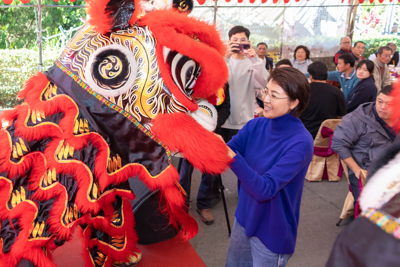 相關圖片4-清德寺歲末聯歡盛會　祥獅獻瑞迎新春　春聯墨寶傳祝福
