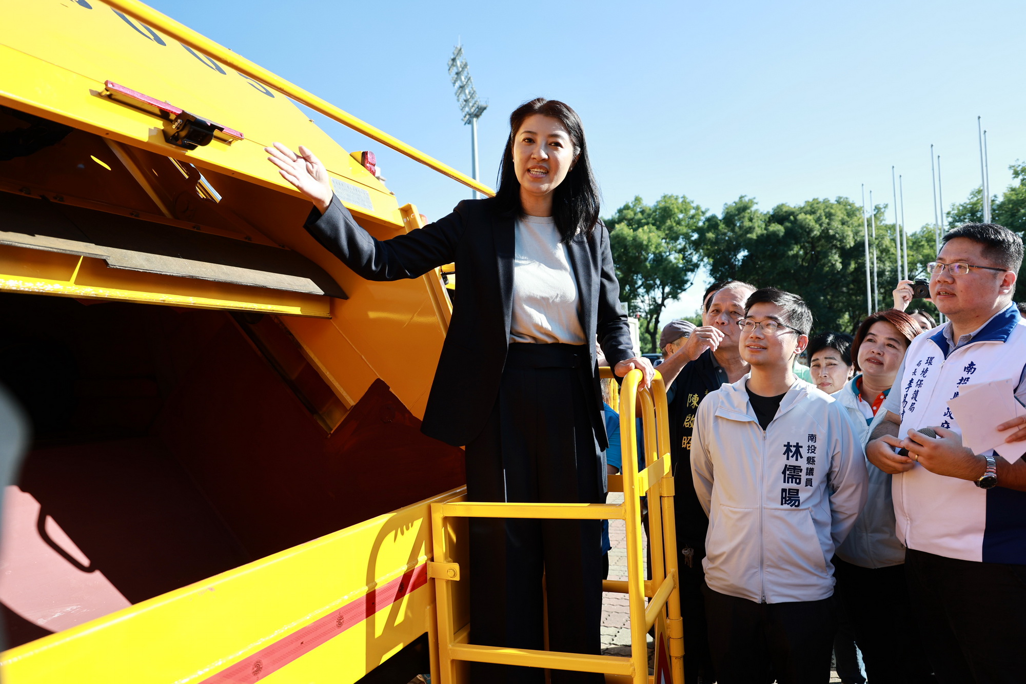 News images-14 Low-carbon Garbage Trucks Purchased by County Government for Replacement Benefited 10 Townships. Nov. 26th