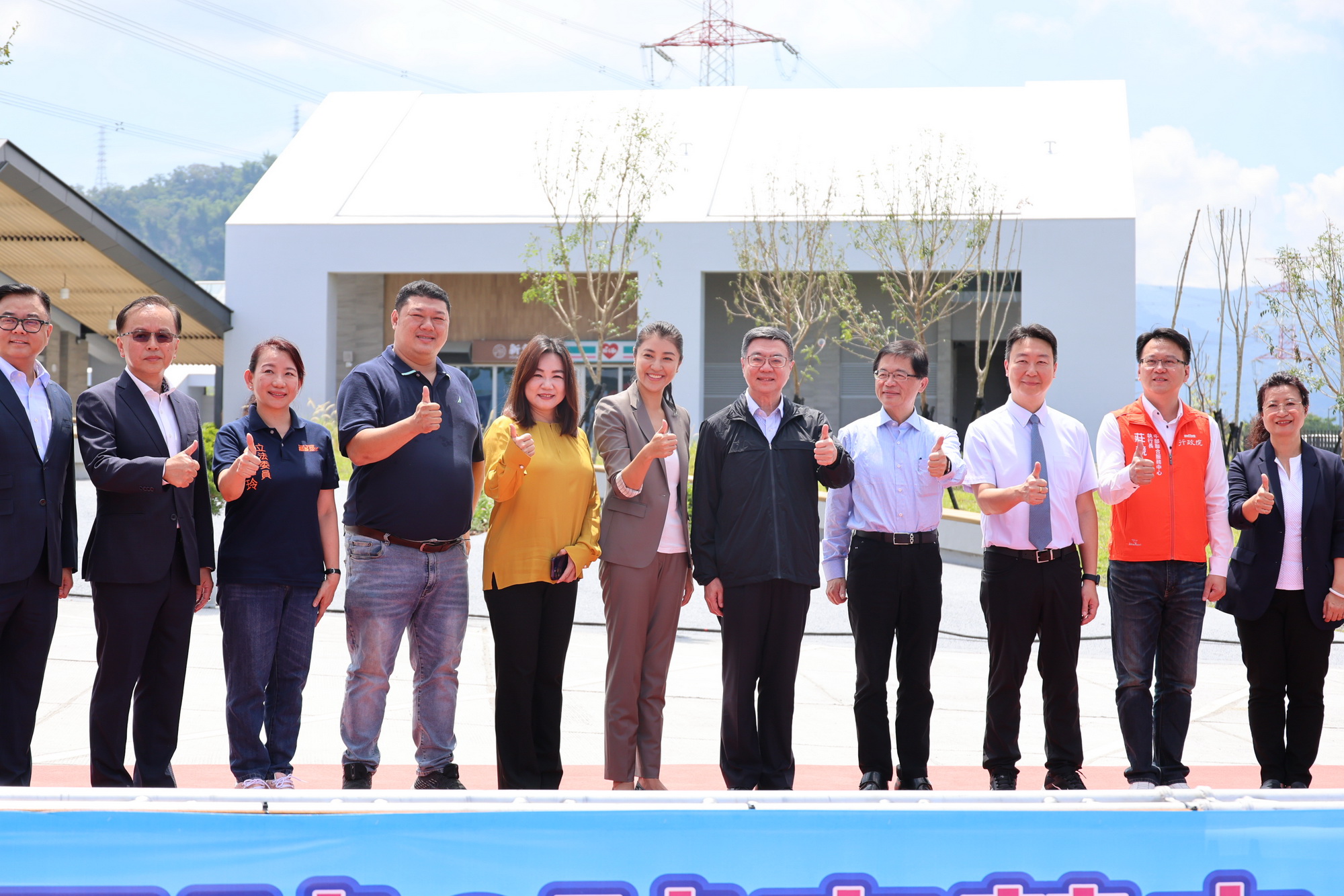 other image1-Eastern Caotun Rest Area along National Highway No. 6 Officially Opened. County Mayor Hsu Cut the Ribbon and Accompanied Premier Cho to Inspect Red Dragon Fruit Export Orchard, July 13th