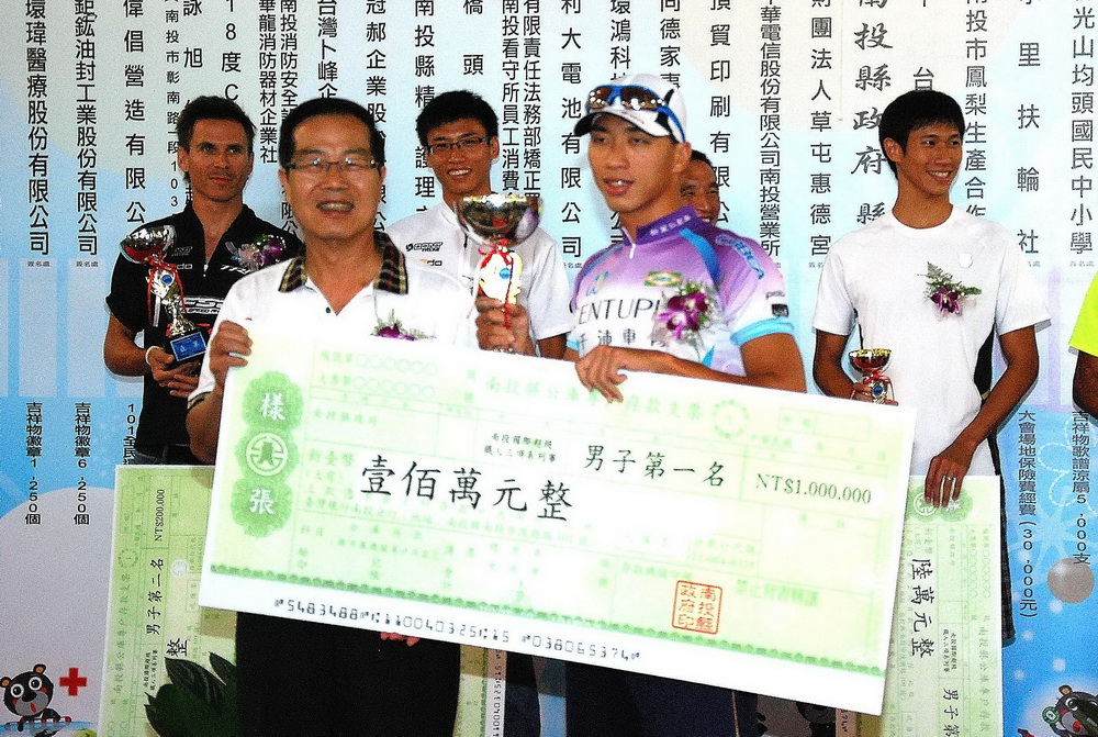 圖片-全民運贊助單位簽約 李縣長期全民一起來籌辦