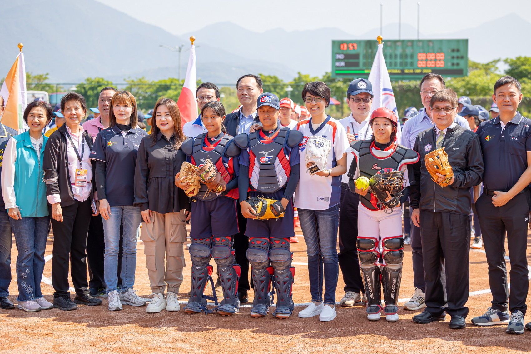 圖片-U15亞洲盃女壘賽埔里登場  許縣長擔任開球嘉賓