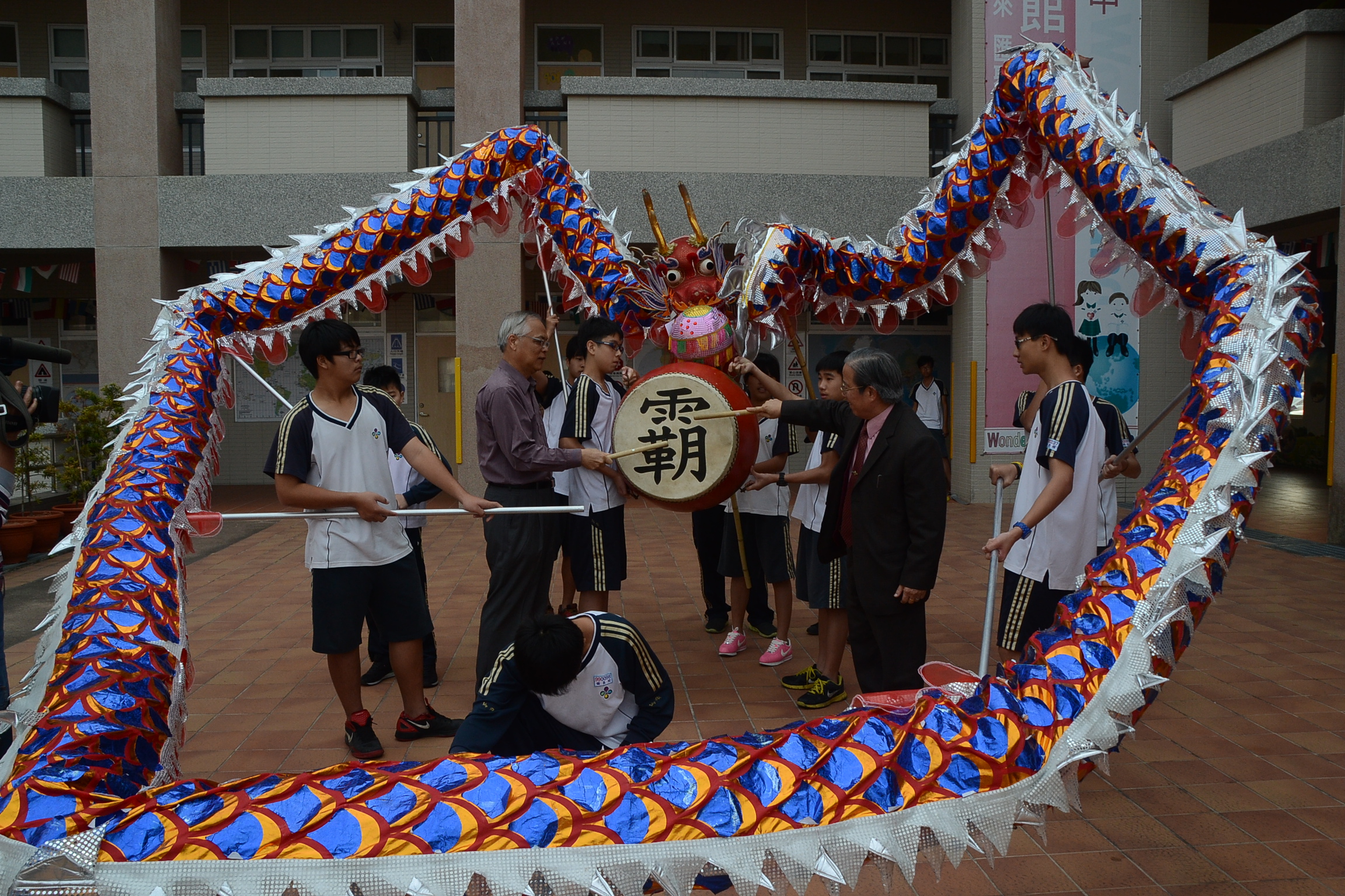 圖片-陳代理縣長主持友善校園週 帶領師生宣示反霸凌決心