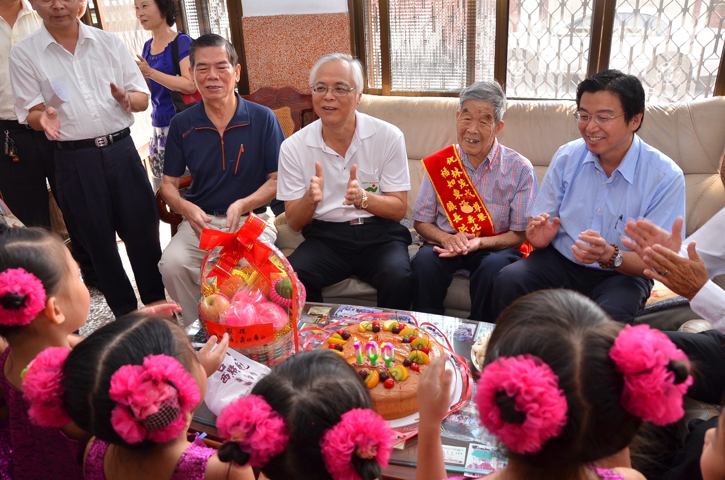 圖片-陳代縣長訪視草屯、埔里、國姓人瑞  劉鏡寰114歲全國最高齡