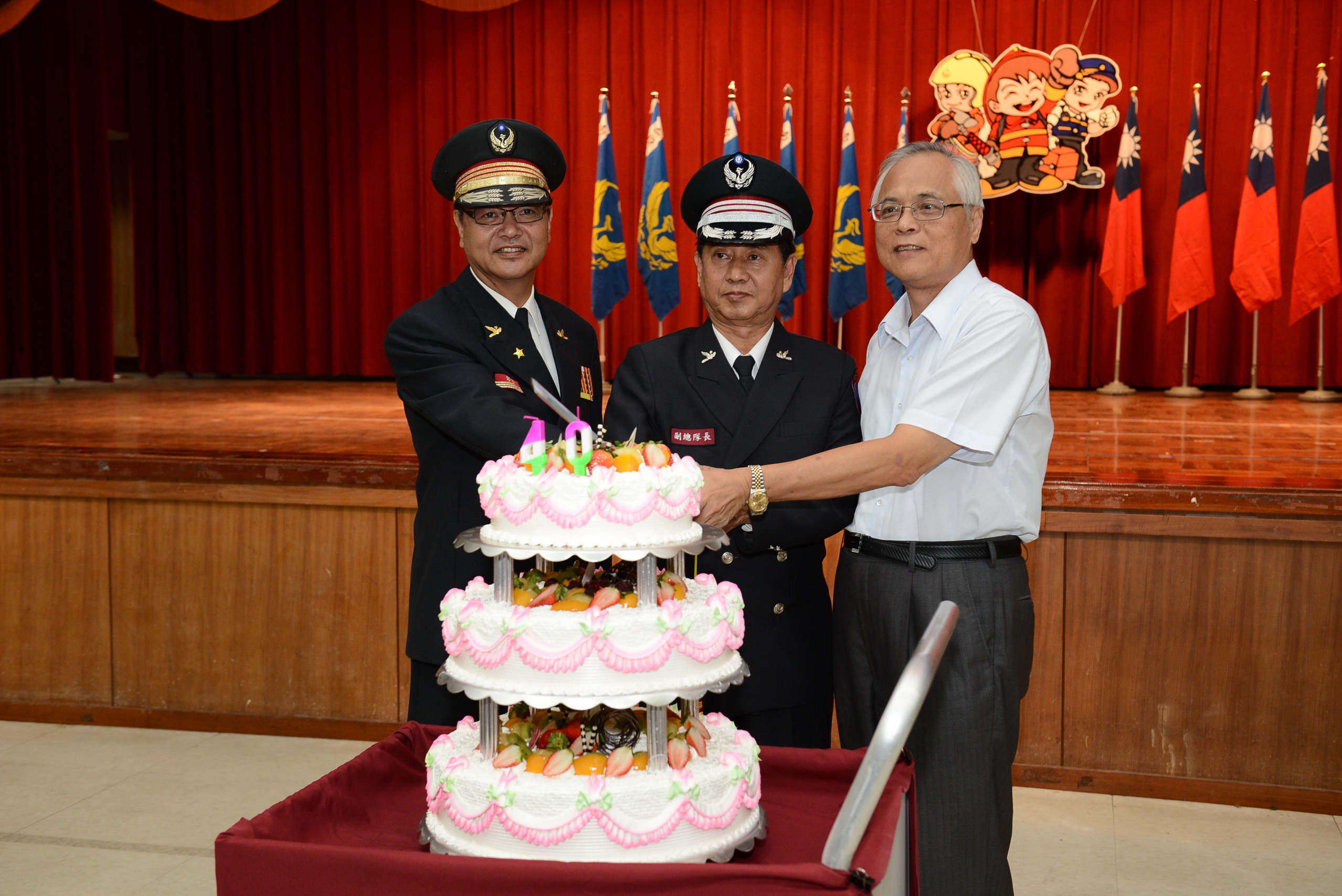 圖片-消防民力團體年資標頒發與績優人員表揚  議員黃志學40年年資獲肯定