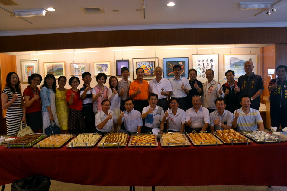 圖片-投校長美術聯展開幕 代理縣長期許讓文化種子深根校園