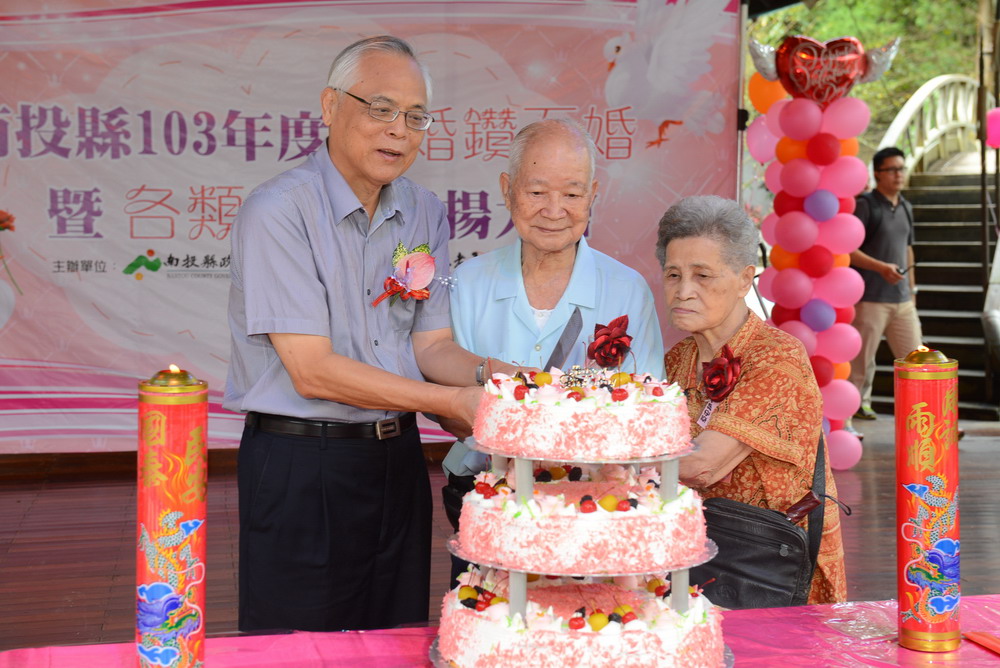 圖片-縣府表揚金婚、鑽石婚  結褵70年白金鑽婚夫婦一生未爭吵