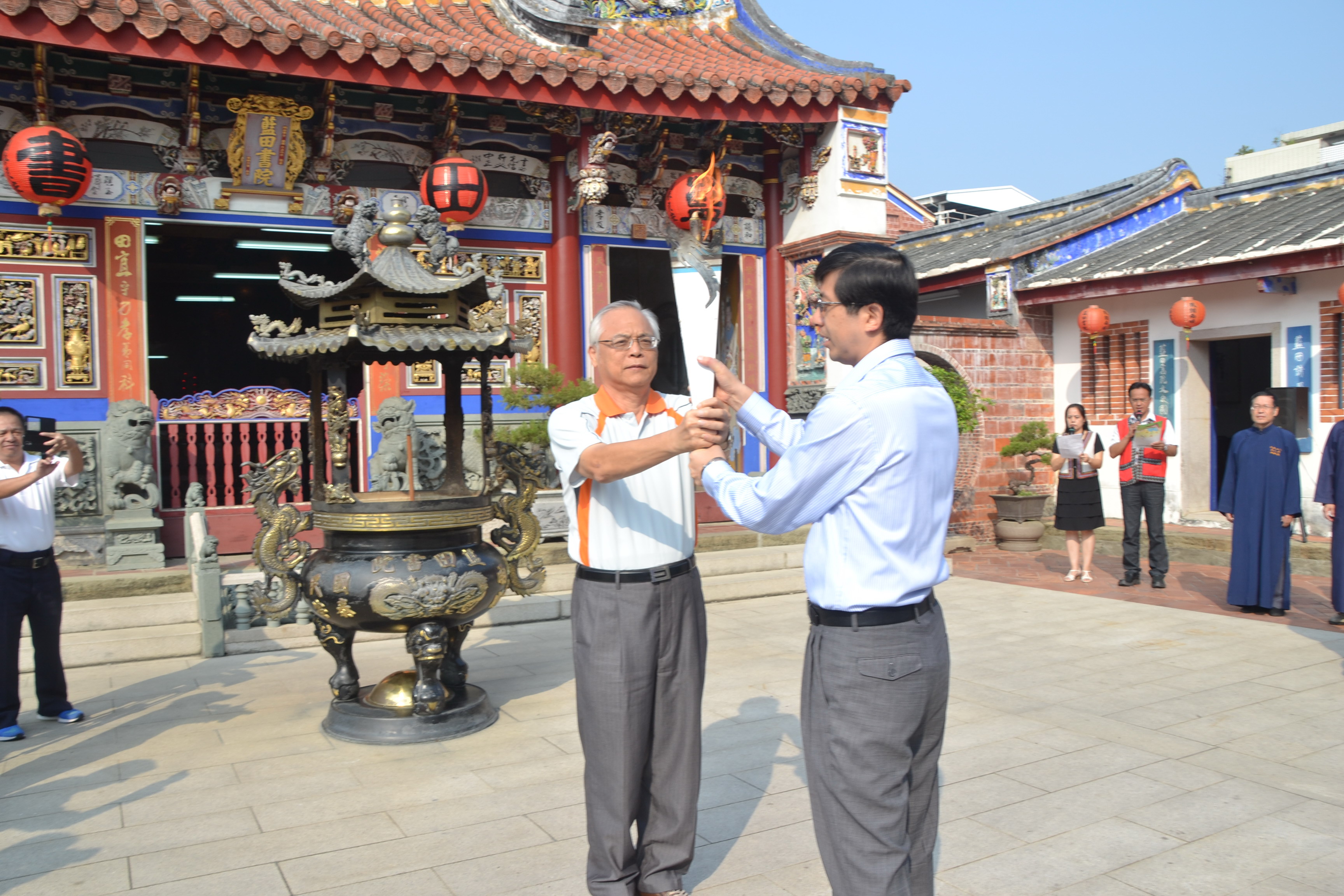圖片-陳代理縣長引燃縣運聖火 首棒由特教生接力傳遞