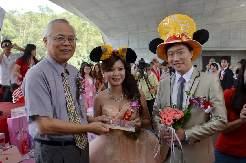 相關圖片3-日月潭水陸空創意婚禮  南投縣集團結婚浪漫溫馨
