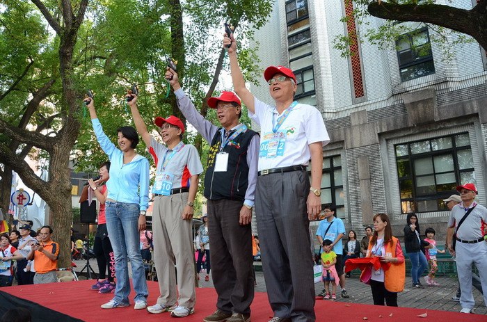 圖片-財政部統一發票盃南投場路跑逾萬人參加，場面盛大