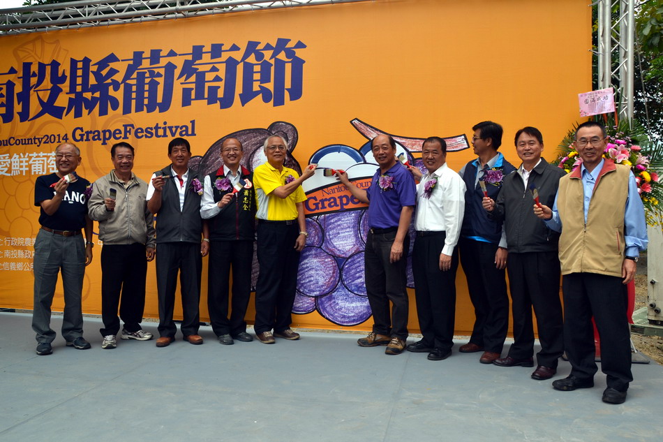 相關圖片4-南投縣2014葡萄節登場 千人彩繪場面盛大
