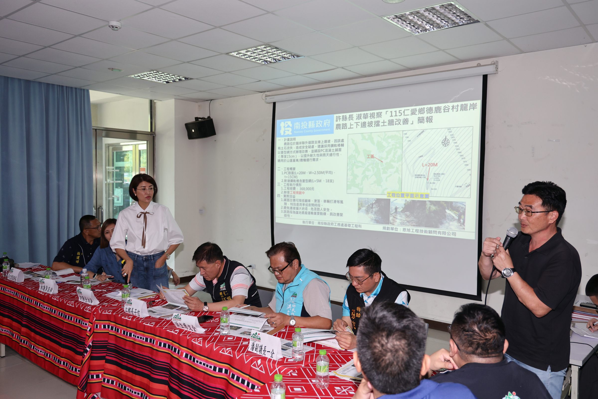 相關圖片1-許縣長會勘仁愛簽核25件逾4千萬元改善工程  投89線14K新闢截彎取直高架橋爭取中央逾3億元補助