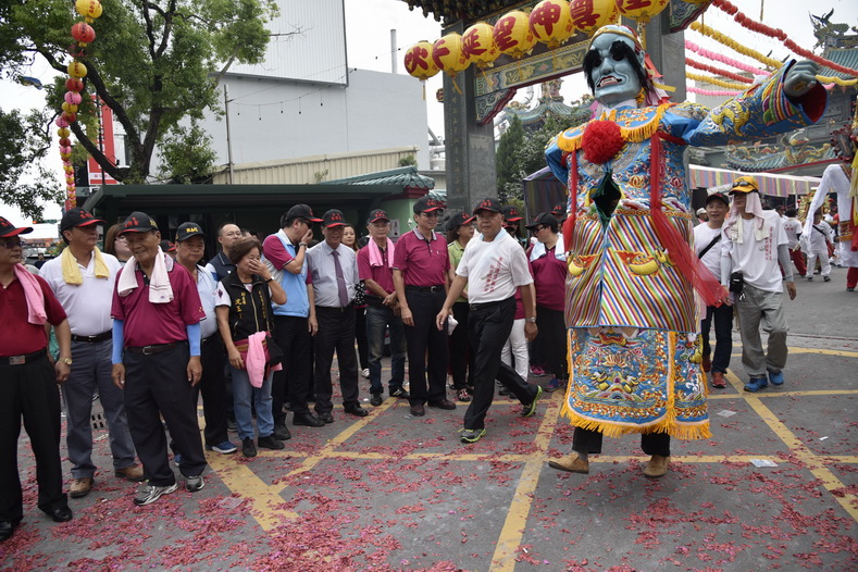 相關圖片1-農曆6月15日城隍爺遶境  林縣長活動中宣導反毒