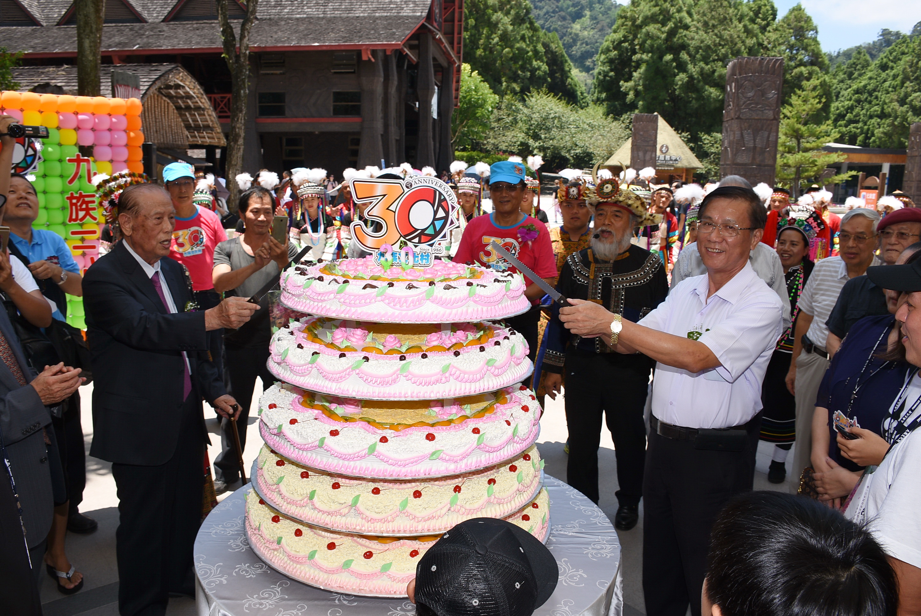 圖片-九族文化村歡慶30週年 林縣長感謝免費招待300弱勢學童暢遊同慶