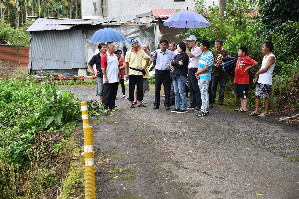 相關圖片2-重視行的安全   林縣長會勘魚池鄉道路