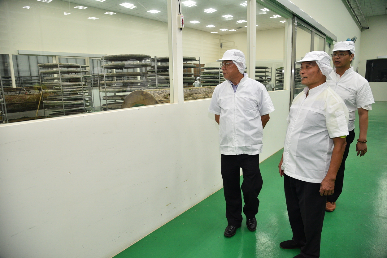 相關圖片1-林縣長訪視名間鄉茶廠  聆聽茶產業心聲