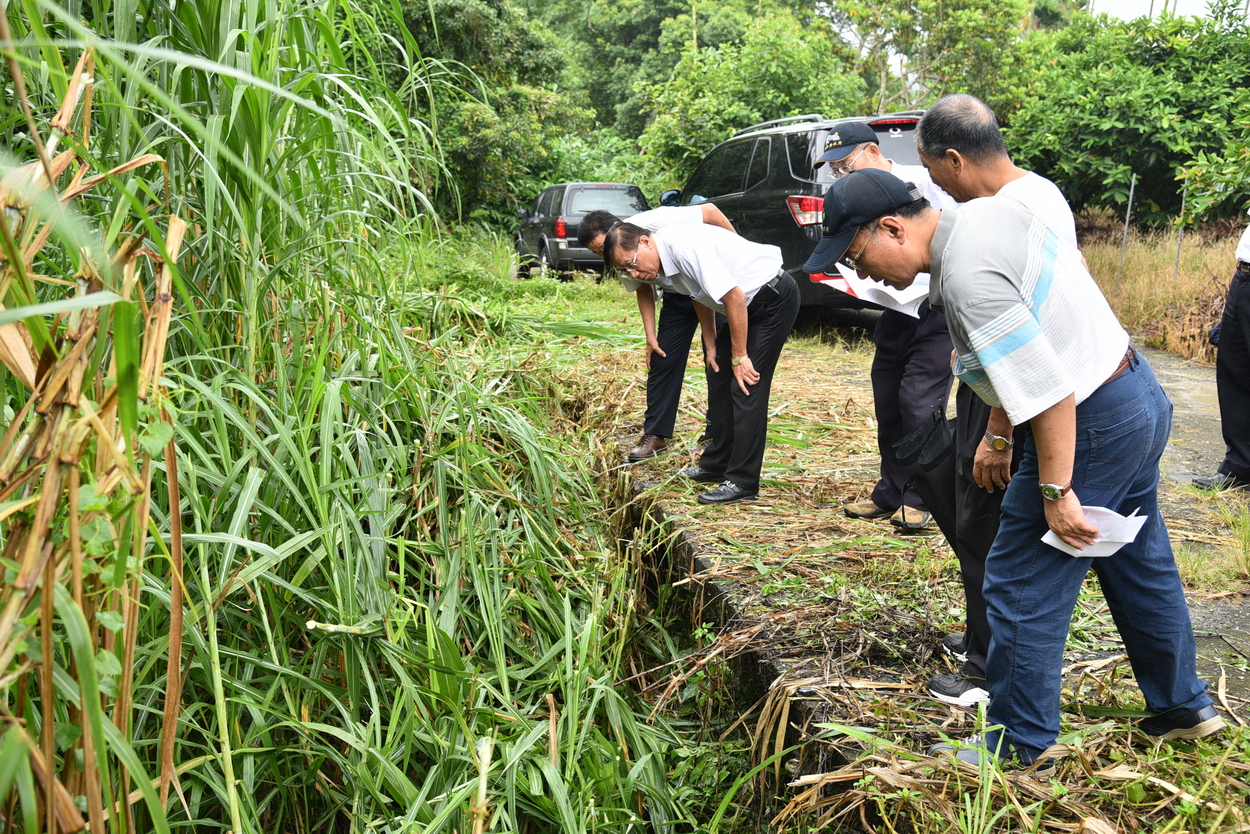 相關圖片1-林縣長會勘鹿谷、竹山兩地野溪整治工程  避免農民土地流失