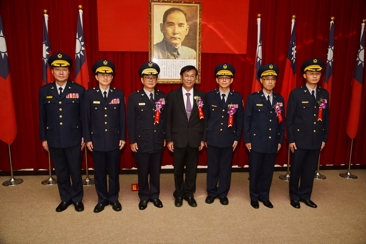 相關圖片2-警察局分局長交接  林縣長勉勵新任分局長維護交通治安