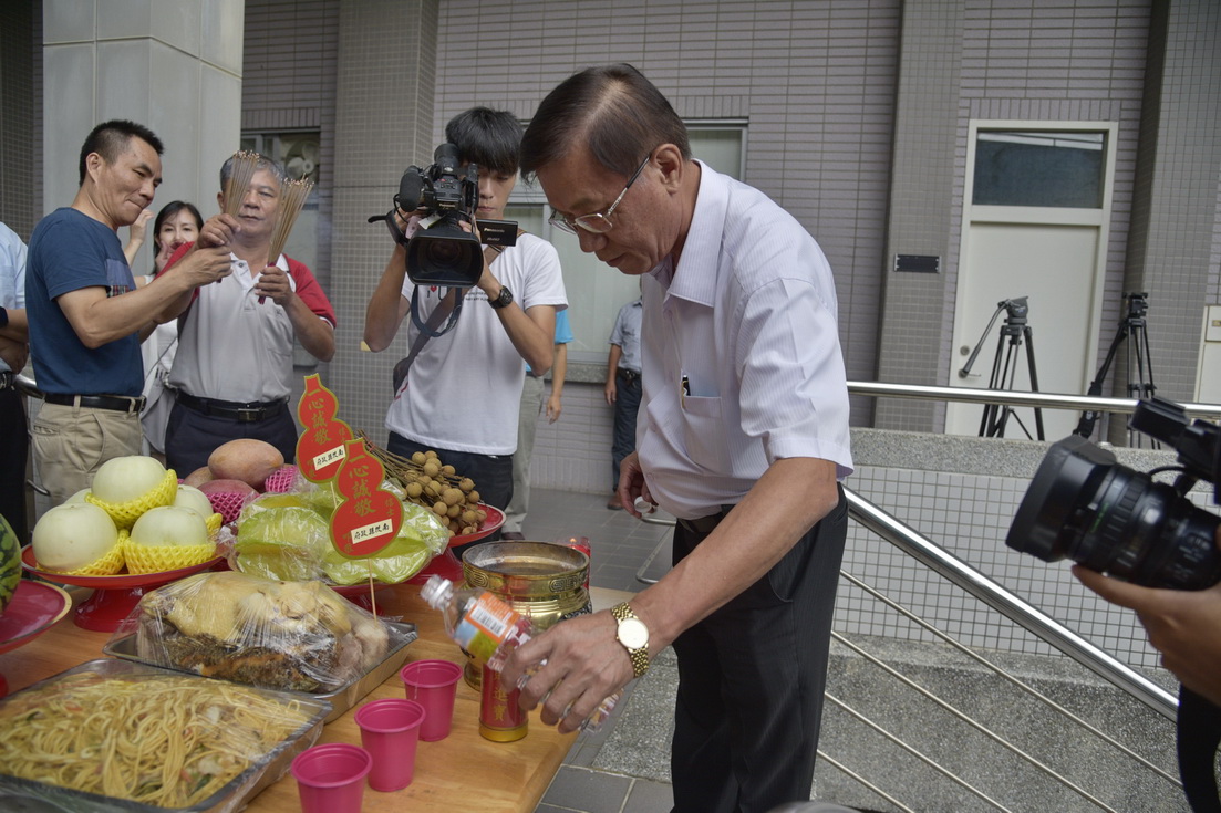 相關圖片1-縣府辦理中元普渡祭拜  林縣長祈縣政順利