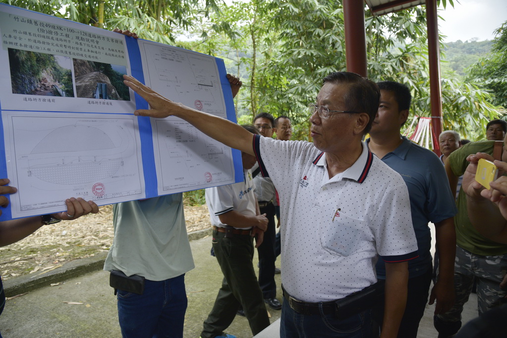 相關圖片1-林縣長會勘竹山道路  化解通行及用路安全疑慮