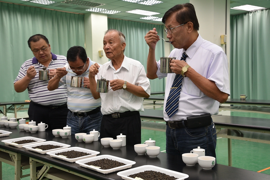 相關圖片1-南投縣長特等茶複評  林縣長揭曉名單