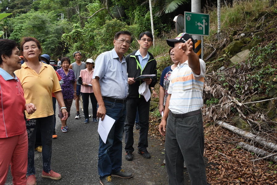 相關圖片2-林縣長前往國姓鄉長流、國姓及北山等村多處危險道路會勘