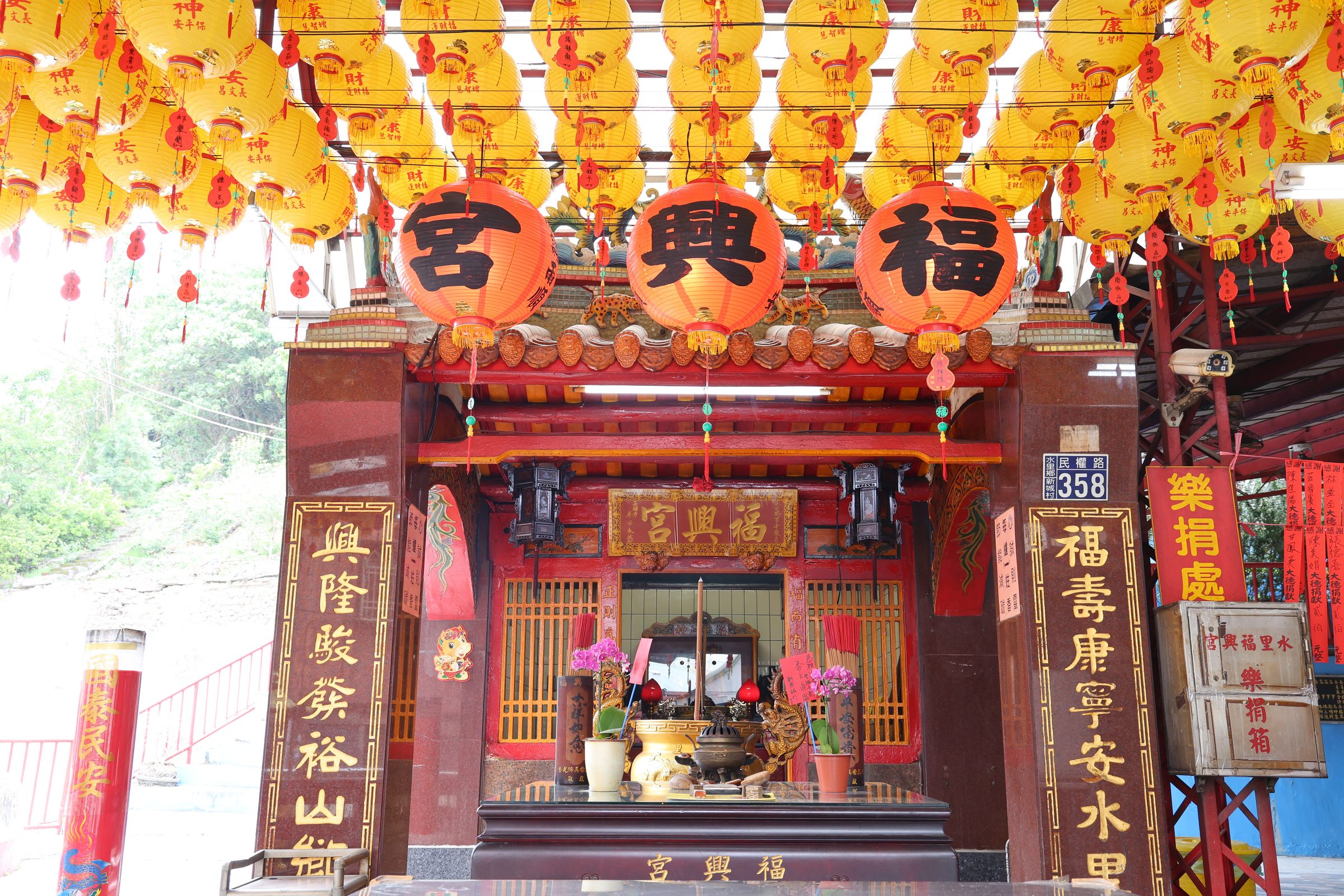 相關圖片2-土地公婆庇佑．福興宮慨捐500萬元消防水箱車  許縣長專程受贈感謝福興宮管委會造福鄉里