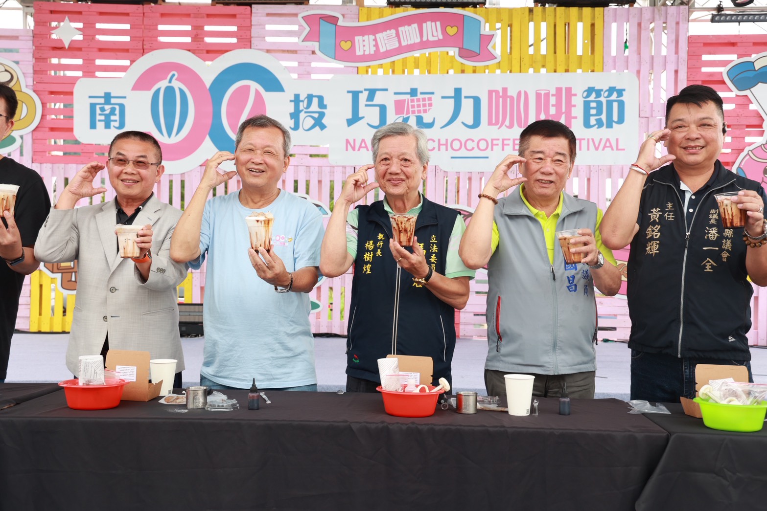 相關圖片1-從白天到晚上    巧克力咖啡節好戲連臺