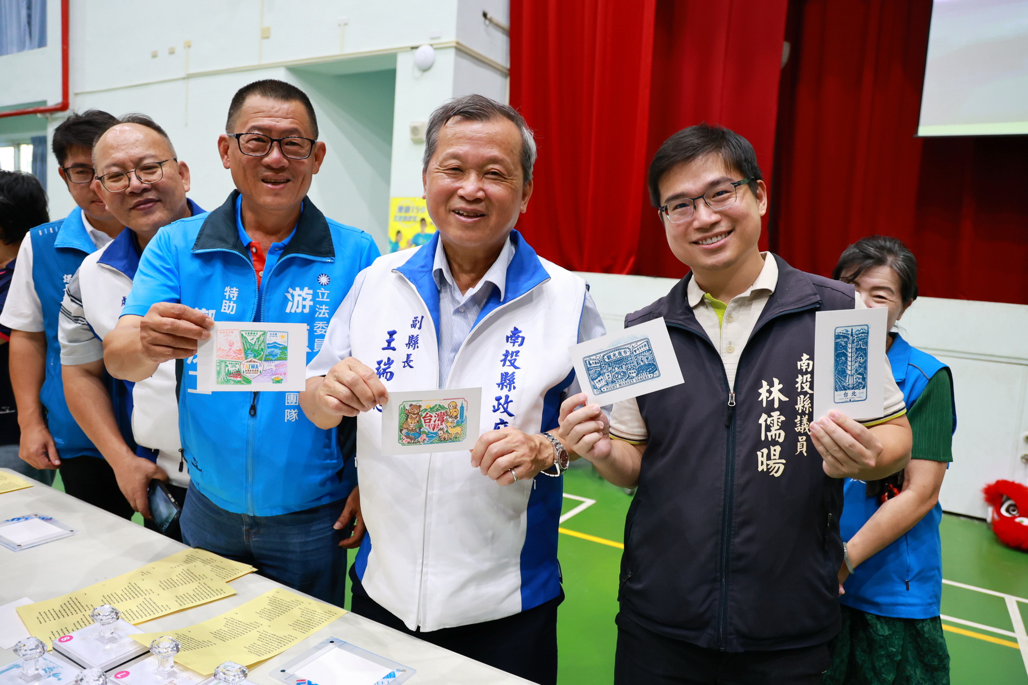 相關圖片6-營北國中舞龍隊出訪波蘭巡演  王副縣長授旗勉勵
