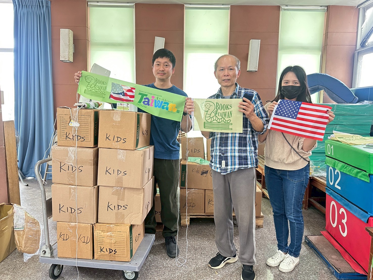 相關圖片2-萬卷洋書跨海抵達南投！24所學校參與「115年Books For Taiwan免費外文書索取計畫」領書活動 3月2日起於名間國小熱烈展開，齊力推動 60箱英語資源直送校園教學現場