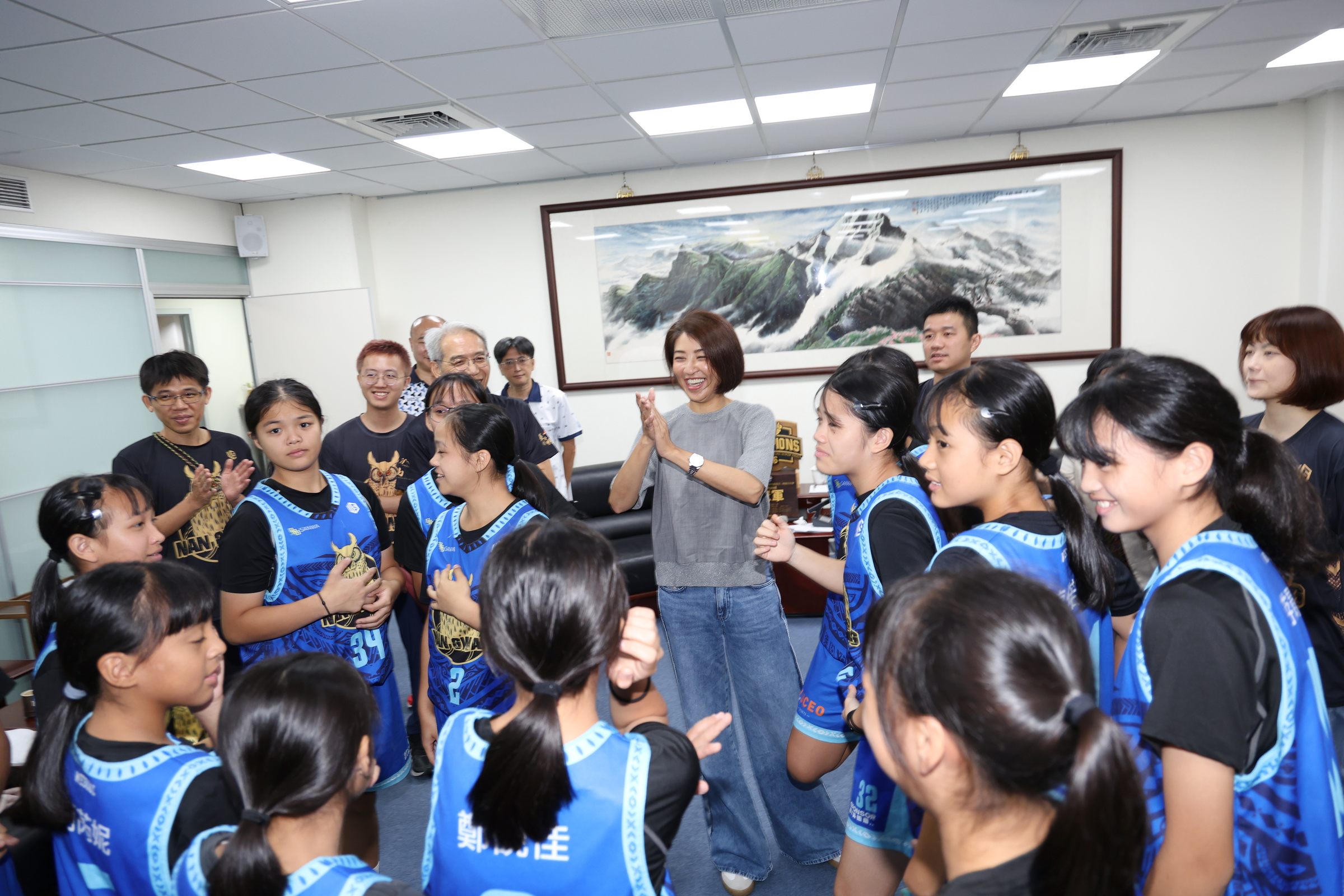 相關圖片4-南光國小女籃勇奪全國EBL冠軍 許縣長表揚力讚「山城之霸」